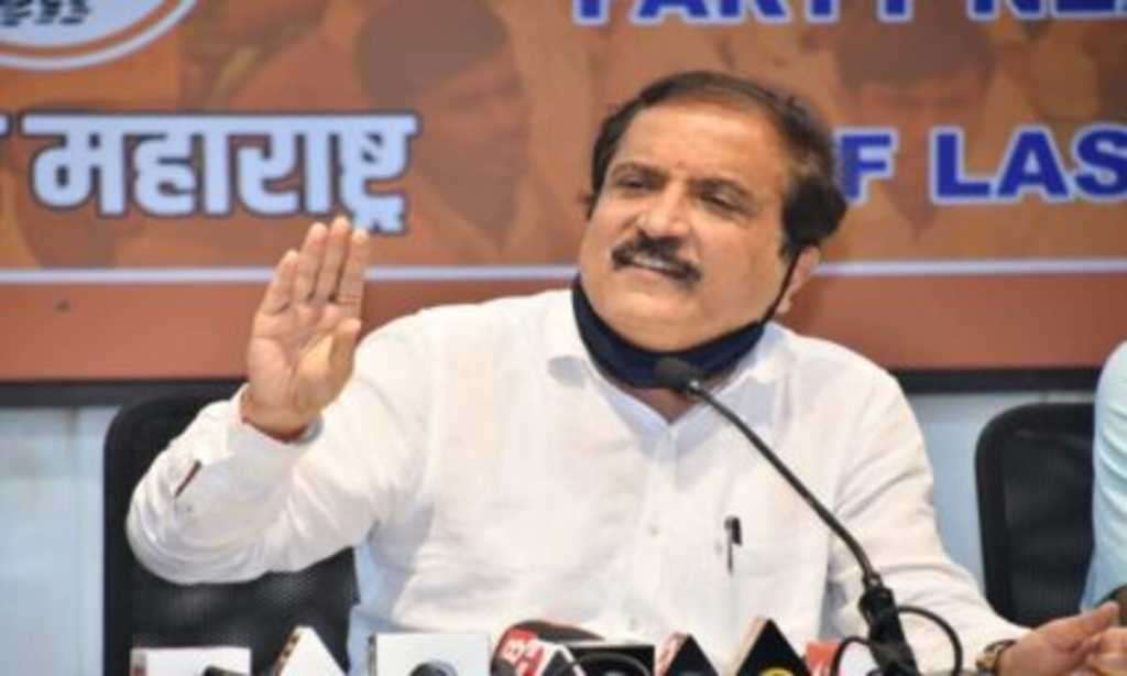 निर्लज्ज राहुल गांधी महिला- बुजुर्ग सन्मानाच्या बाता मारतायत