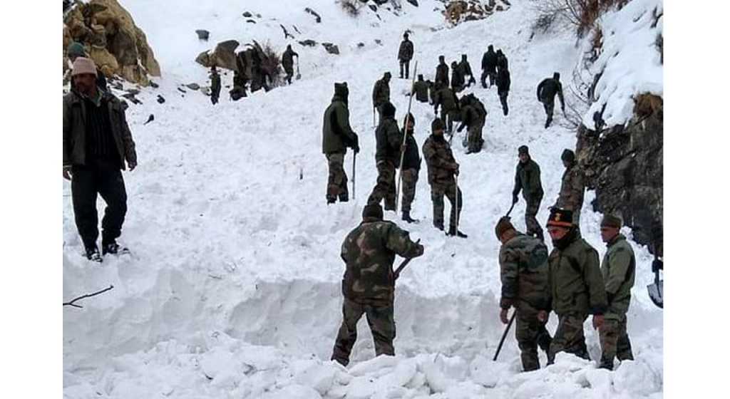 उत्तराखंडमध्ये पुन्हा एकदा हिमकडा कोसळला