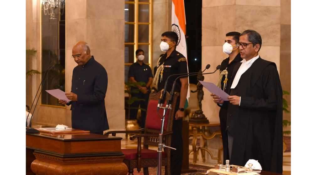 शेतकऱ्याचा मुलगा झाला भारताचा सरन्यायाधीश