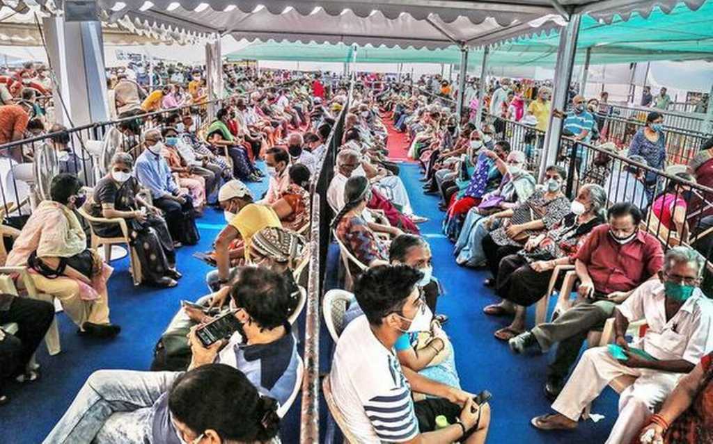 लसीकरण केंद्रातील रांगांवर जालीम डोस कोणता?