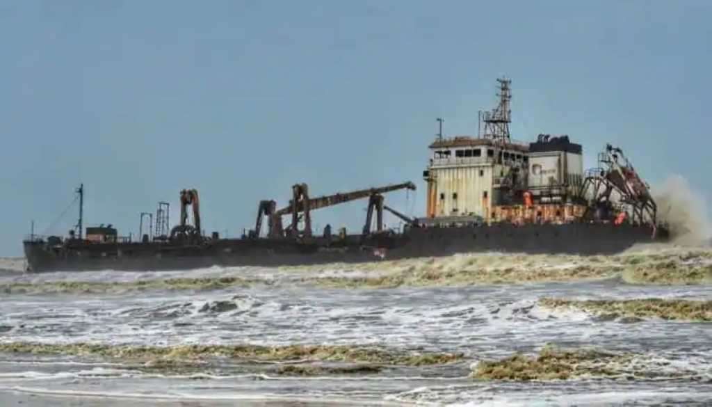 तौक्ते चक्रीवादळ: गुजरातच्या किनाऱ्यावर धडकणार