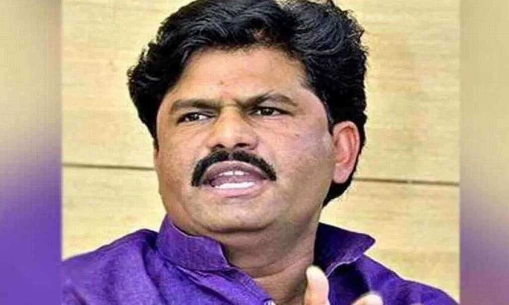 ‘शरद पवार मानाची अपेक्षा ठेवतात, तर दुसरीकडे बगल में छुरी घेऊन फिरतात’