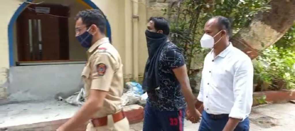 सर्जन नसतानाही त्याने केल्या १००० शस्त्रक्रिया! कशा?