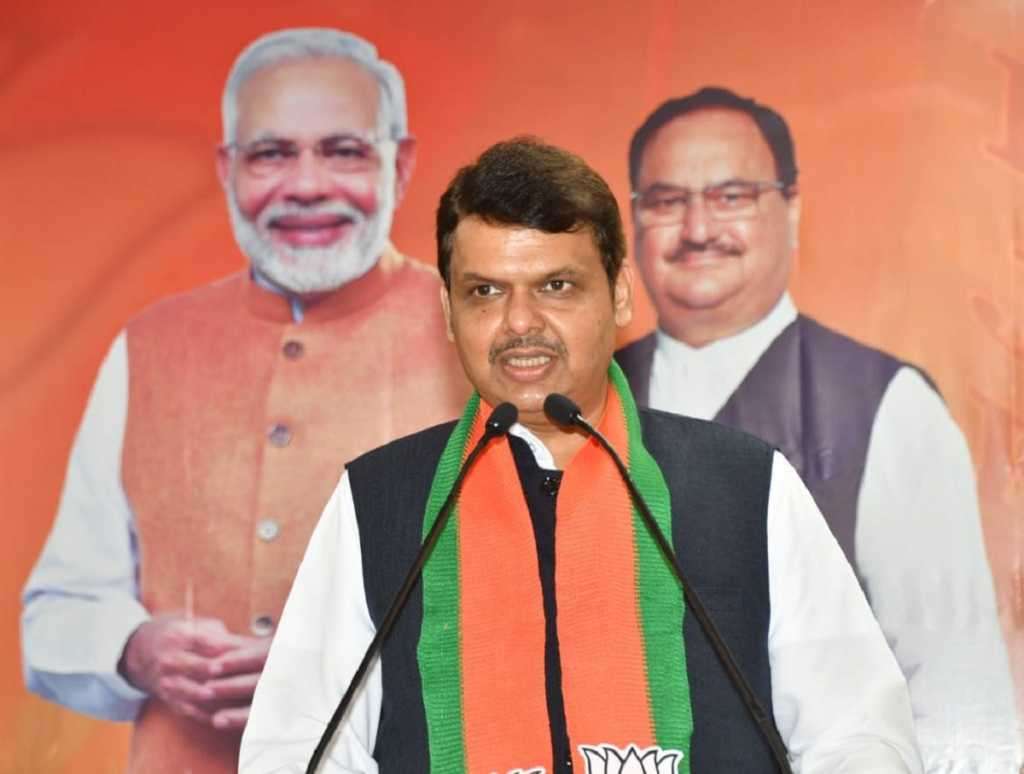 सायबेरियन पक्ष्यांप्रमाणे काही ‘पक्षी’ कोलकात्याहून येतात, काही दिल्लीहून येतात…