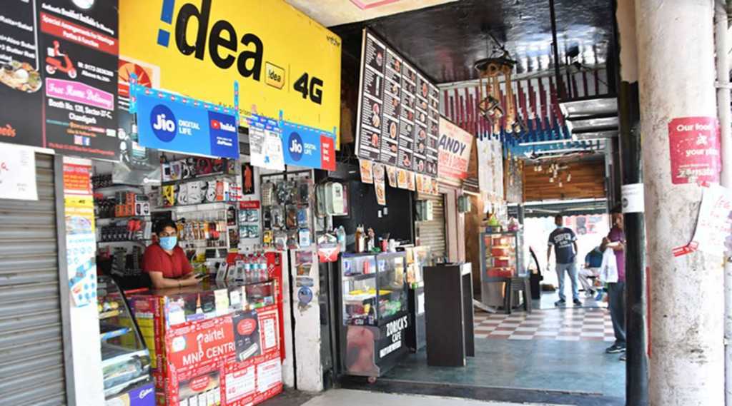 दुकाने उघडल्यामुळे आला व्यापाऱ्यांच्या जीवात जीव