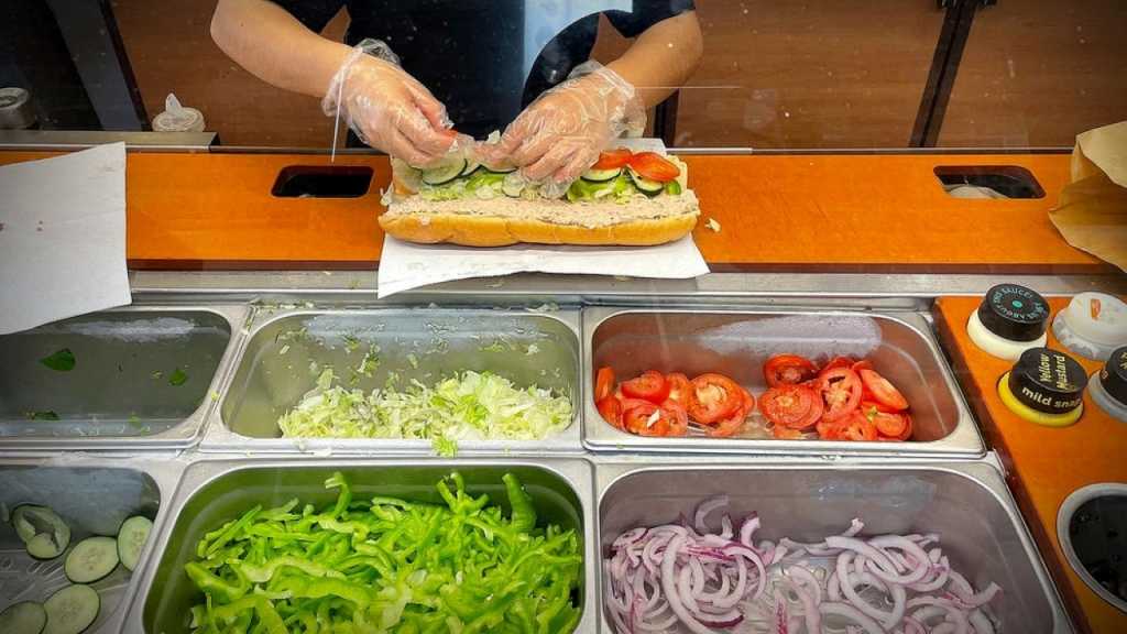 रिलायन्स रिटेल लवकरच ताब्यात घेणार ‘ही’ फास्ट फूड कंपनी