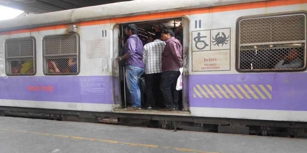 दिव्यांगांच्या डब्यात धडधाकटांची गर्दी