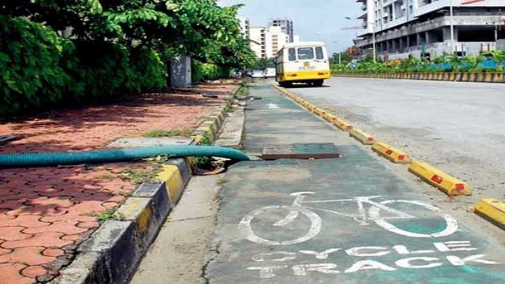 रस्ते, शाळांपेक्षा सायकल ट्रॅक महत्त्वाचा!