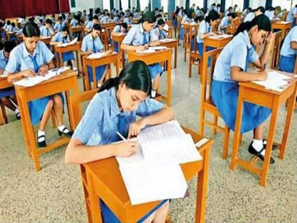 ठाकरे सरकारची गोंधळवृत्ती; शिष्यवृत्ती परीक्षा फक्त मुंबईत रद्द