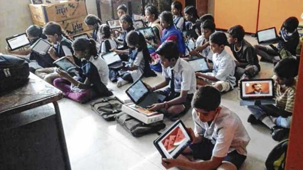 टॅबचे पैसेच विद्यार्थ्यांच्या खात्यात जमा करा!