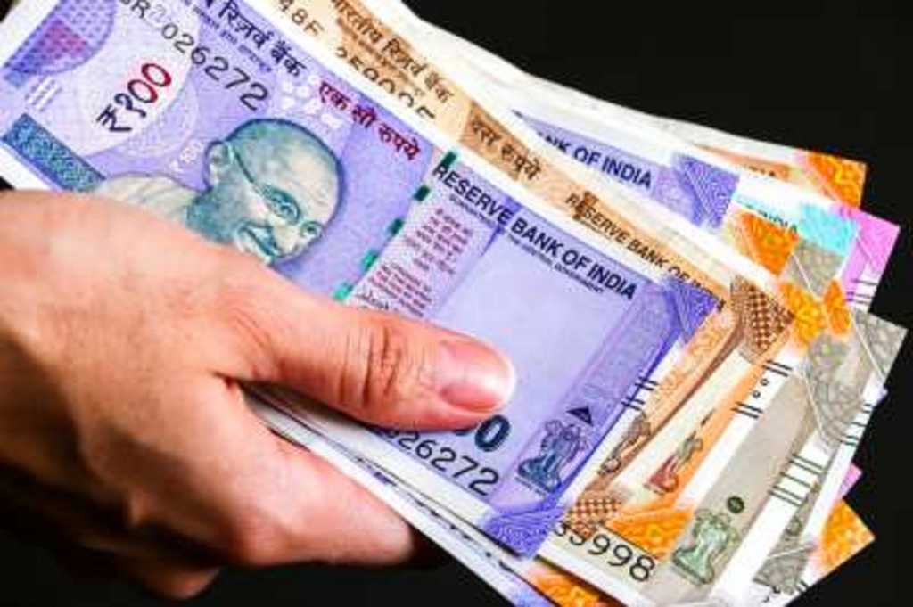 रोजगार गेला म्हणून त्यांनी छापल्या बनावट नोटा!