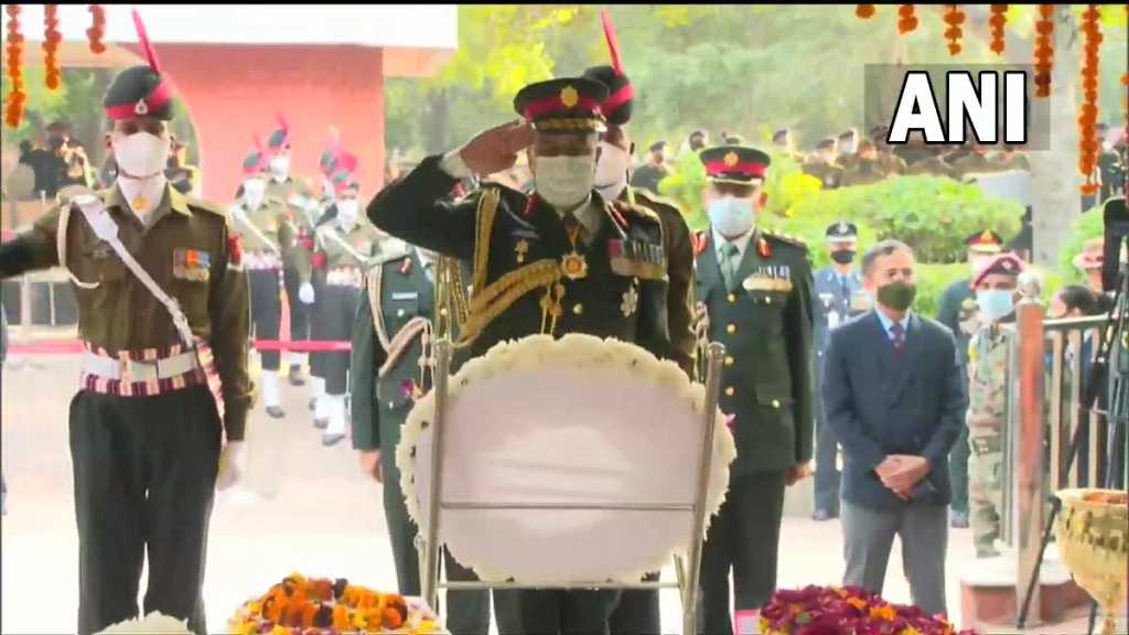 शेजारील मित्र राष्ट्रांचे लष्करी अधिकारी सीडीएस बिपीन रावत यांना मानवंदना देण्यासाठी उपस्थित