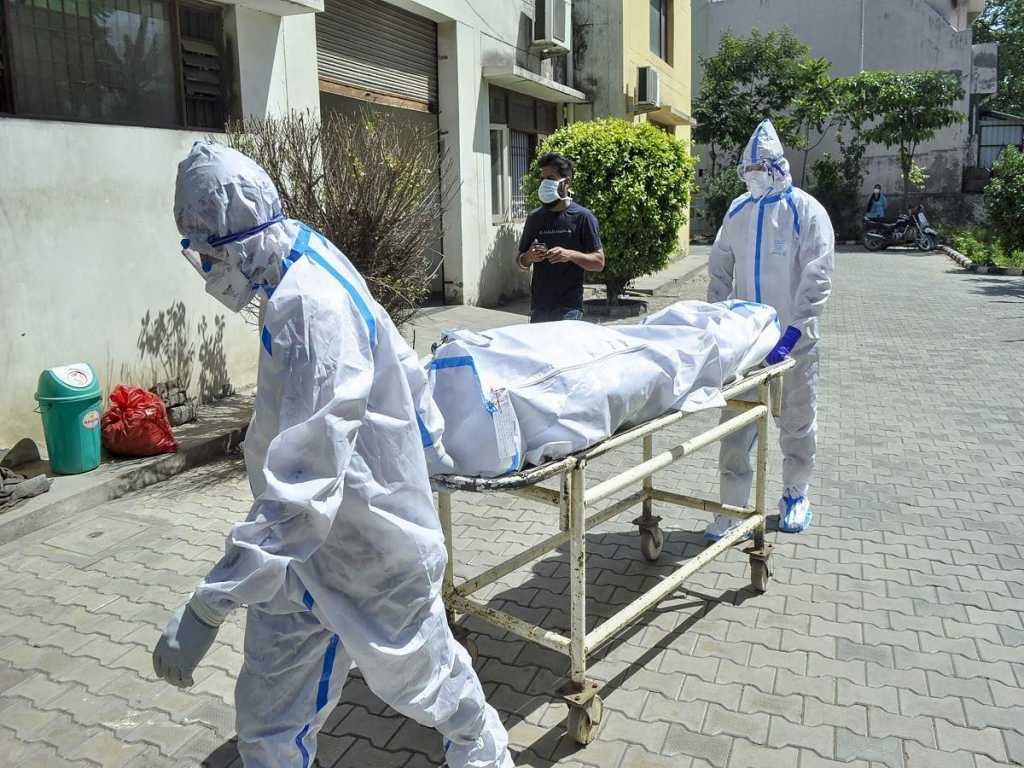 महाराष्ट्रात कोरोना मृत्यूंमध्ये लस न घेतलेलेच जास्त