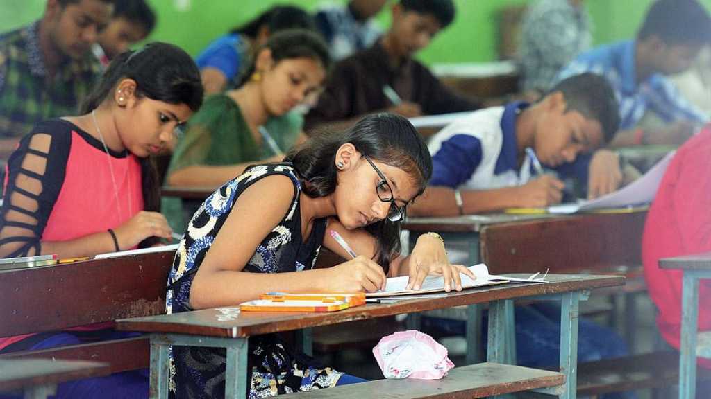 … म्हणून दहावी- बारावीच्या विद्यार्थ्यांना मिळणार अतिरिक्त वेळ  