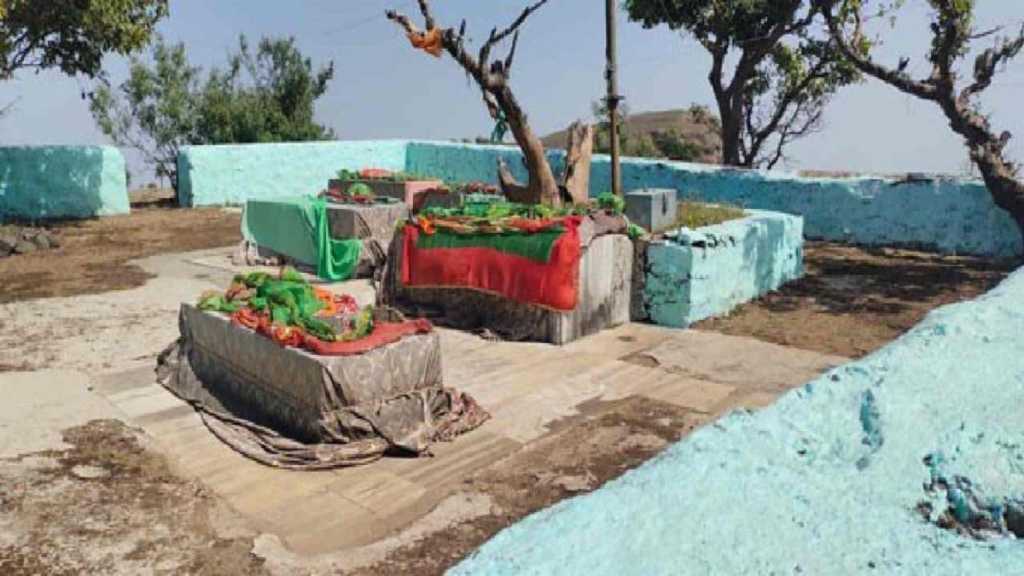 मलंगगडावर अनधिकृत मजार