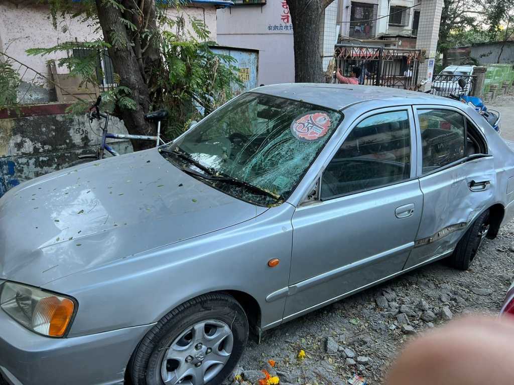 एव्हरार्डनगरला बसची वाट पाहणाऱ्या दोघांना भरधाव कारने उडवले