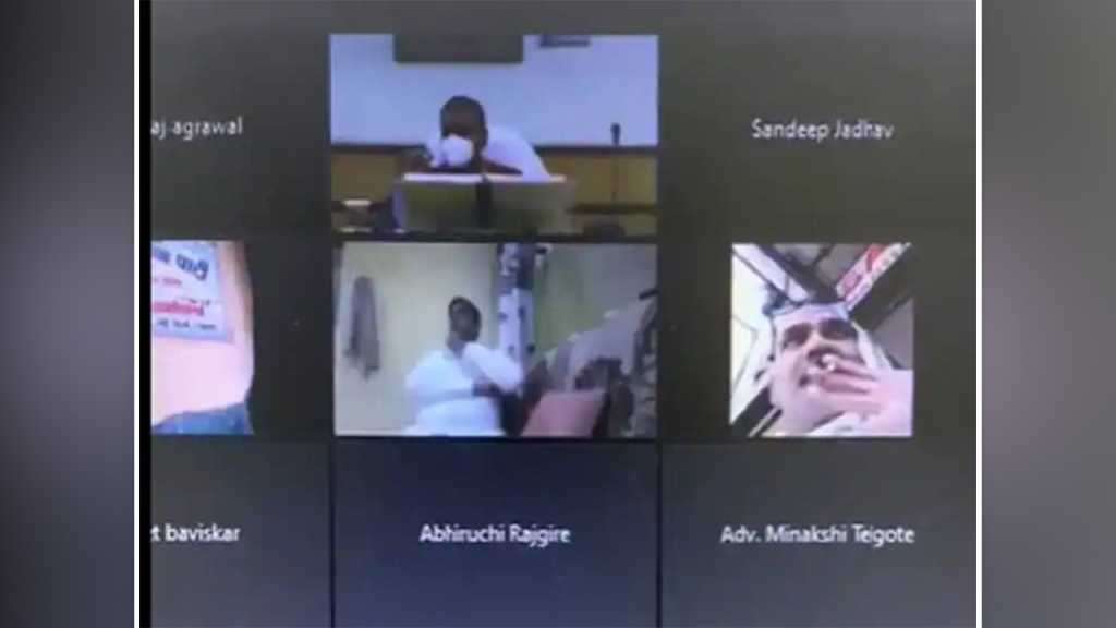 पालिकेच्या विशेष सभेत कॉंग्रेसच्या नगरसेवकाचा धुआ, धुआ