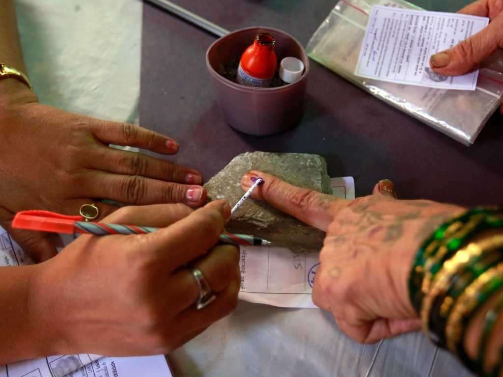 राज्यातील नक्षलग्रस्त मानल्या जाणाऱ्या गडचिरोली-चिमूर लोकसभा मतदारसंघात सर्वाधिक मतदान