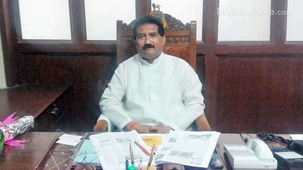 मनपा स्थायी समिती अध्यक्ष यशवंत जाधव यांच्या घरी धडकले आयकर खाते