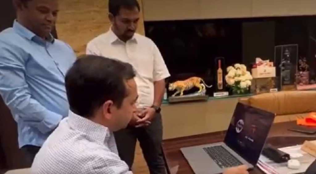 हंबीर तू, रणवीर तू…चे नितेश राणेंनी केले प्रकाशन