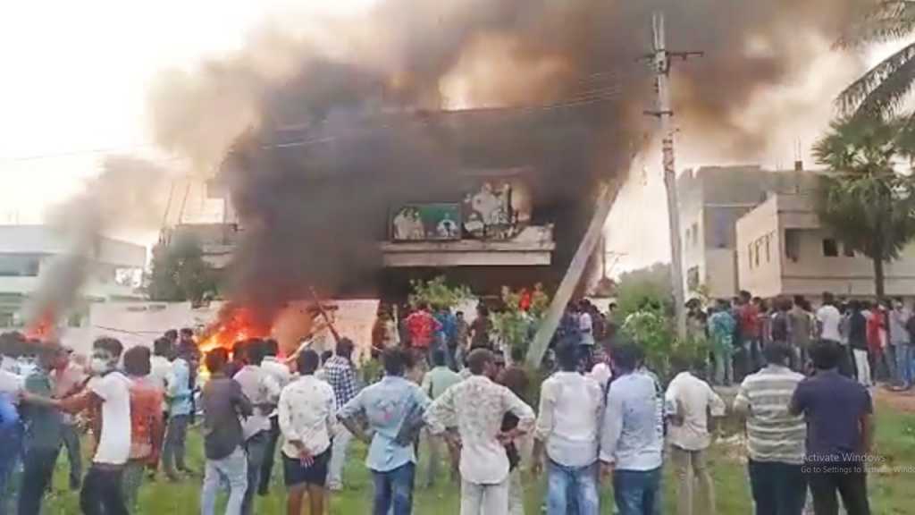 उत्तर प्रदेशात इन्व्हर्टरमुळे लागलेल्या आगीत ६ दगावले