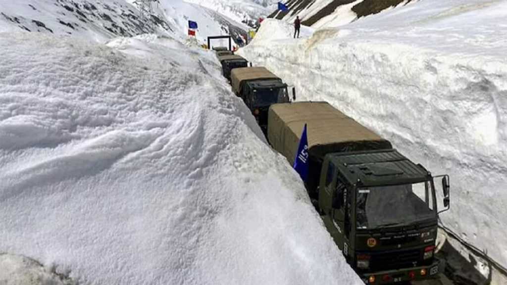 जवानांना घेऊन जाणारी बस नदीत पडली, ७ जवान मृत
