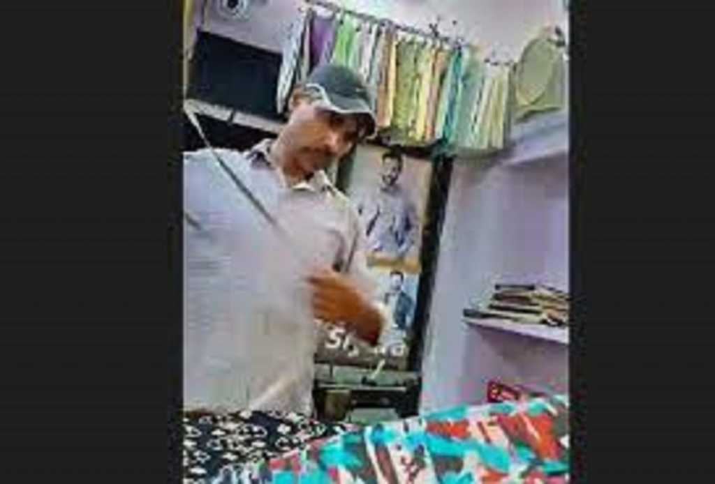 उदयपूर हत्याकांडच्या आरोपींवर चप्पलफेक