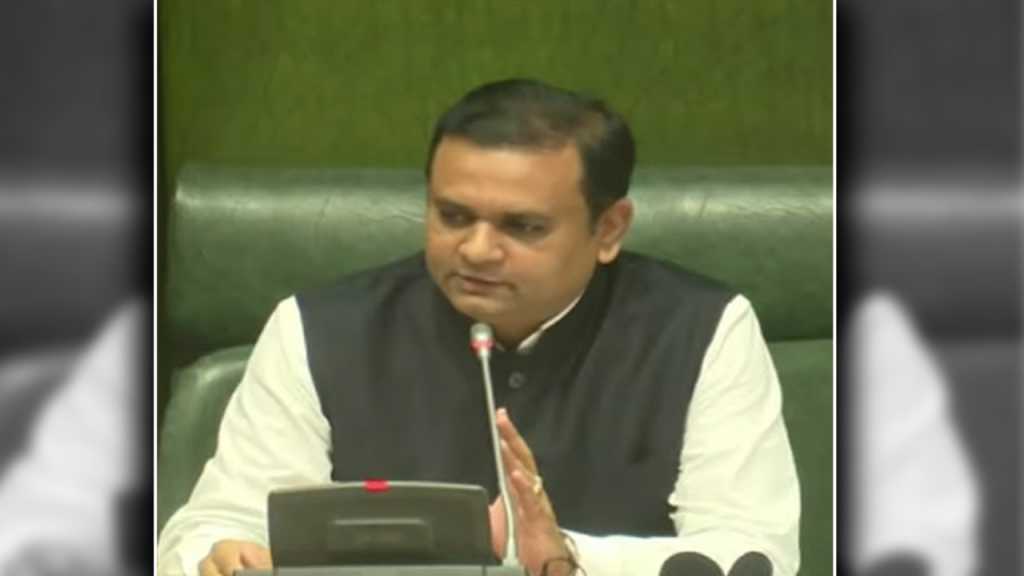 कोणता व्हीप अयोग्य, कोणता योग्य हे न्यायालयाने म्हटलेले नाही!