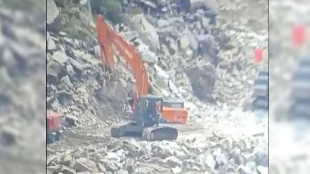 ठाण्यात कचरा गोळा करणाऱ्या महिलेला जेसीबीची धडक, जागीच मृत्यू