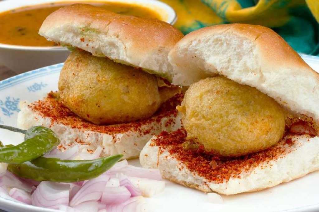 जगी सर्वमुखी असा तूच आहे!