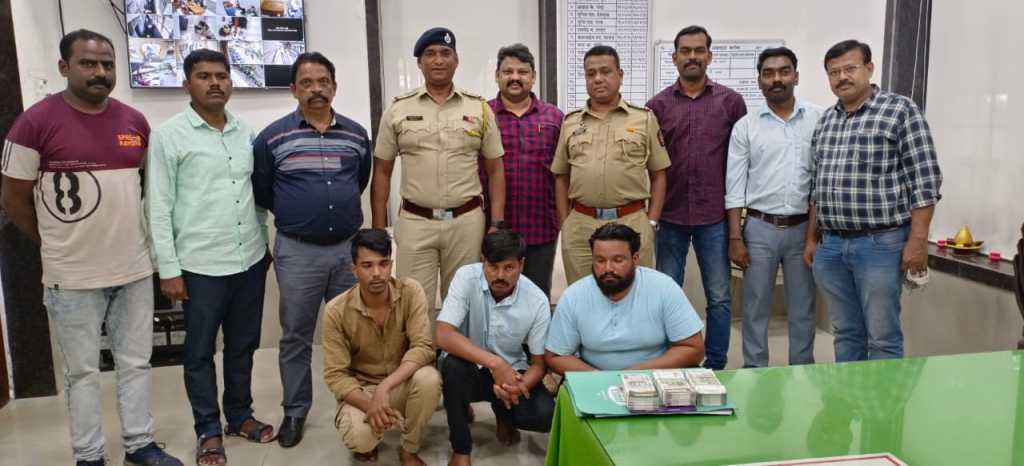 …त्यांनी बॅगेत भरून दिल्या ‘४० लाखां’च्या खेळण्यातल्या नोटा