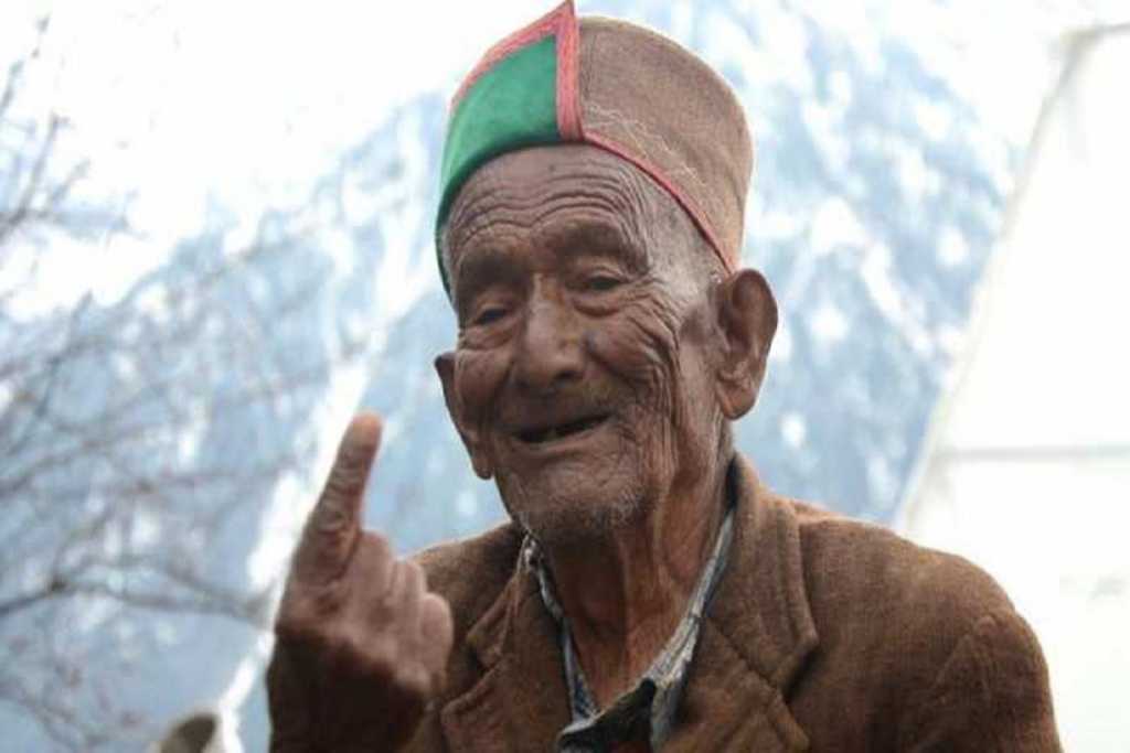 देशातील पहिले मतदार श्याम सरन नेगी यांचे निधन