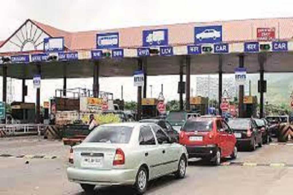 मुंबई -पुणे एक्स्प्रेस वे वरून टोलनाका ओलांडताय मग सीटबेल्ट लावा