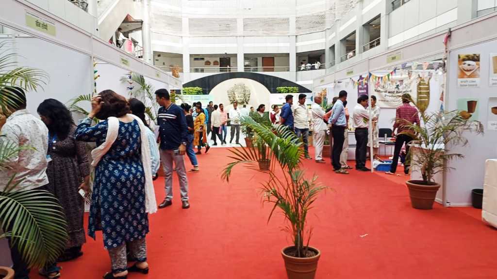 प्लास्टिकचा वापर सोडाल, तरच पुढे टिकाल!