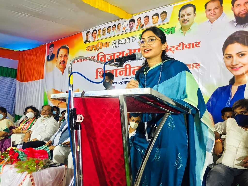 सावरकरांबद्दल काँग्रेसकडून पुन्हा अभद्र टिप्पणी, उद्धव ठाकरे काय करणार?