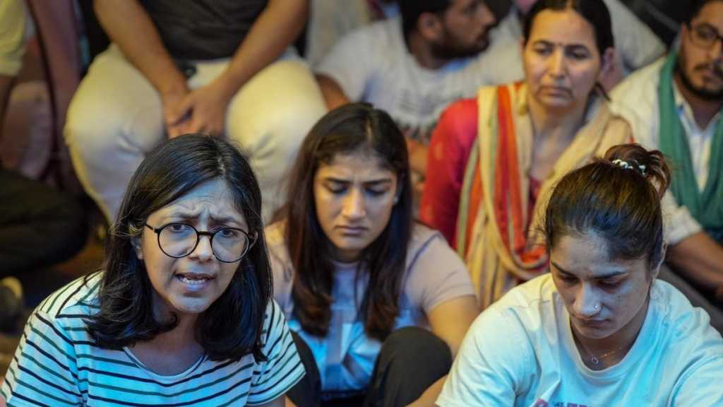 एफआयआर दाखल झाले; सर्वोच्च न्यायालयातील कुस्तीगीरांचे प्रकरण संपले