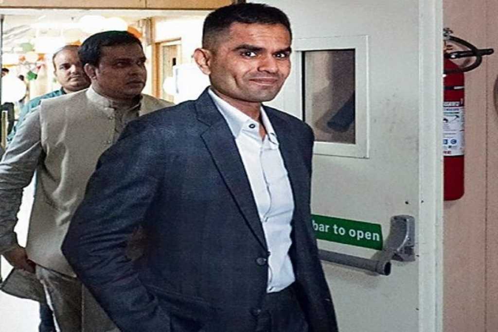 वानखेडेंवरील प्रतिज्ञापत्रात फ्लॅट, महागडी घड्याळे, परदेश दौरे