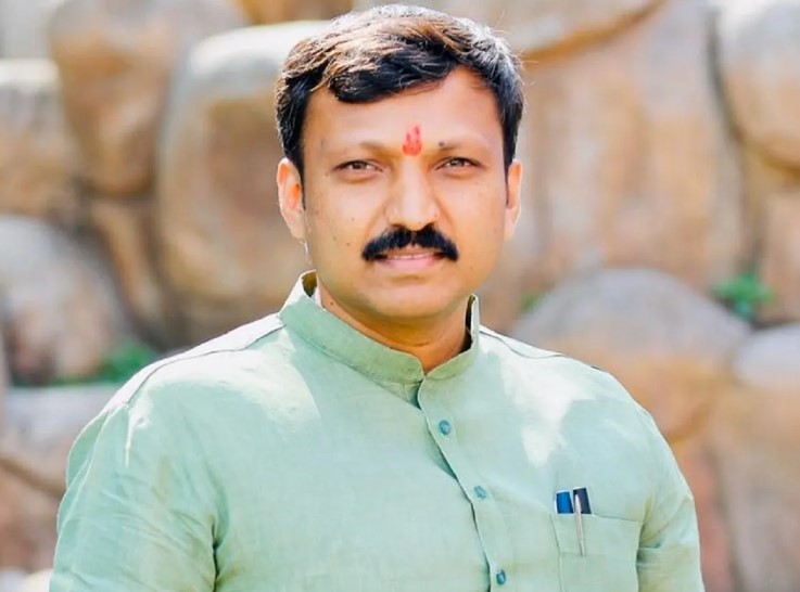 ओमराजेंच्या अंगावर डम्पर घालण्याचा प्रयत्न; अपघात की घातपात?