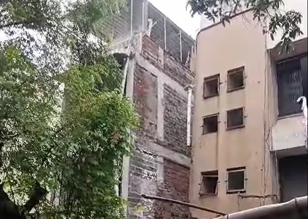 एनडीआरएफने २० तासांच्या बचावकार्यानंतर ढिगाऱ्याखालून बाहेर काढले पण मृत्यूशी झुंज अपयशी