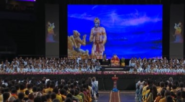 गुरुपौर्णिमेच्या निमित्ताने अमेरिकेत १० हजार जणांचं सामूहिक भगवद्गीता पठण