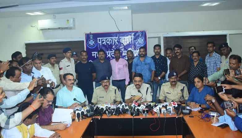 मध्य प्रदेशातील त्या बलात्कार पीडितेच्या शिक्षणाची जबाबदारी पोलीस अधिकारी घेणार