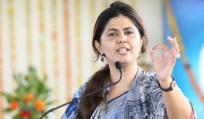 पंकजा मुंडेंनाही मराठी असल्यामुळे मुंबईत घर नाकारलं होतं