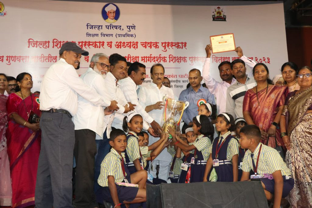 शिक्षक आणि पालकांनी चारित्र्यसंपन्न पिढी घडविण्यासाठी योगदान द्यावे