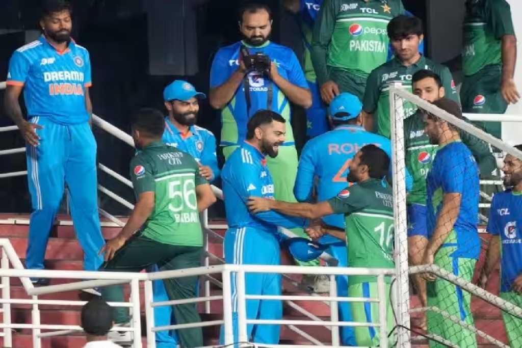 भारत- पाक सामना बघायला जाणाऱ्यांसाठी पश्चिम रेल्वेकडून विशेष ट्रेन