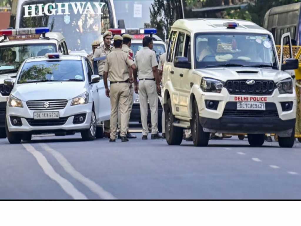 ईडीचे अधिकारी असल्याचे सांगत तीन कोटींची लूट!