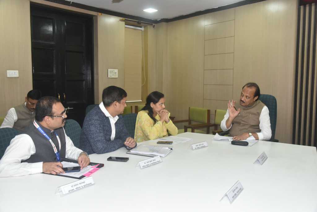 राज्यातील १० महानगरांमध्ये पिंक रिक्षा सुरू करण्याबाबत आराखडा सादर करा