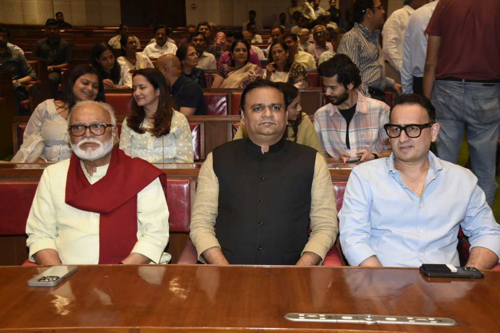 ‘मै अटल हू’ हा चित्रपट तरुण पिढीला प्रेरणा देणारा