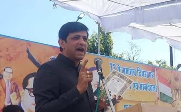 मॉल्स, दुकानांमध्ये ख्रिसमस ट्रीप्रमाणे राम मंदिराची प्रतिकृती ठेवा