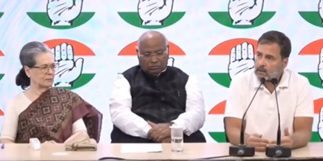 काँग्रेसची कोंडी; आयकर विभागाकडून १७०० कोटींची नोटीस