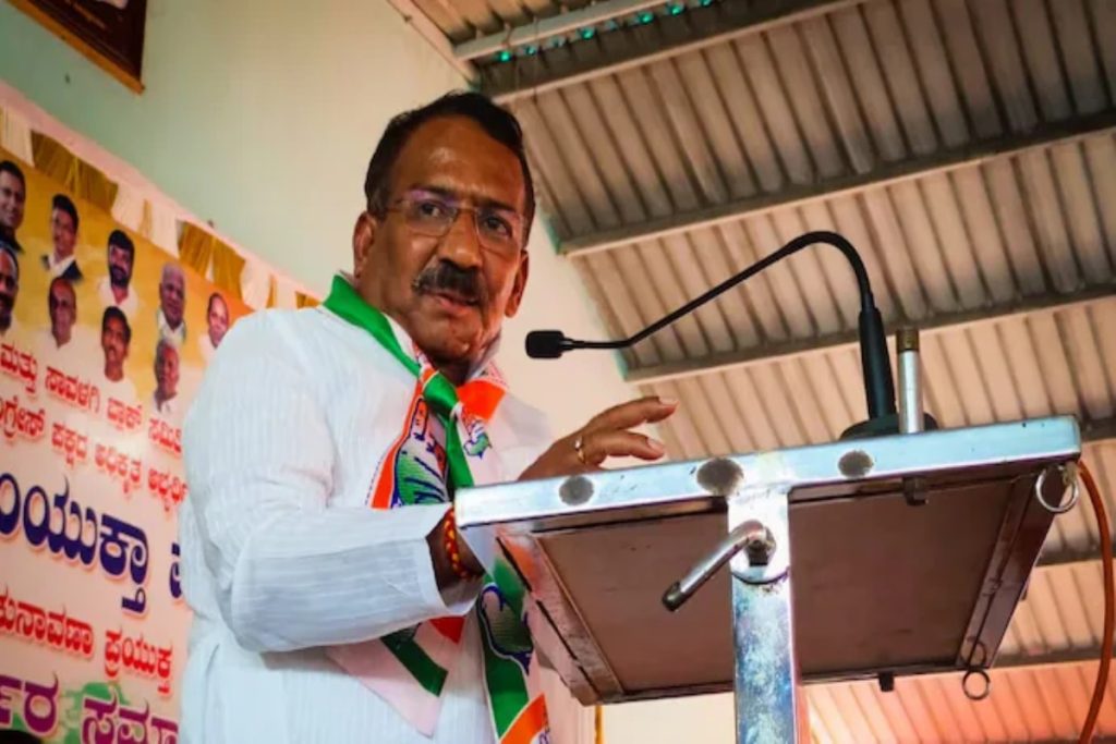 प्रज्वल रेवण्णा यांची कृष्णाशी तुलना!